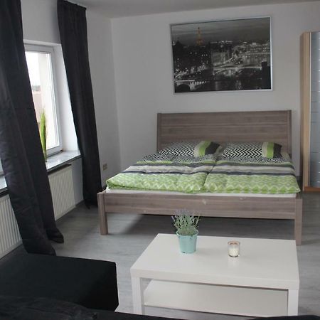 Gut Gelegenes Appartment Mit Wifi, Parkplatz, Wama, Trockner Usw. Kaiserslautern Exterior photo
